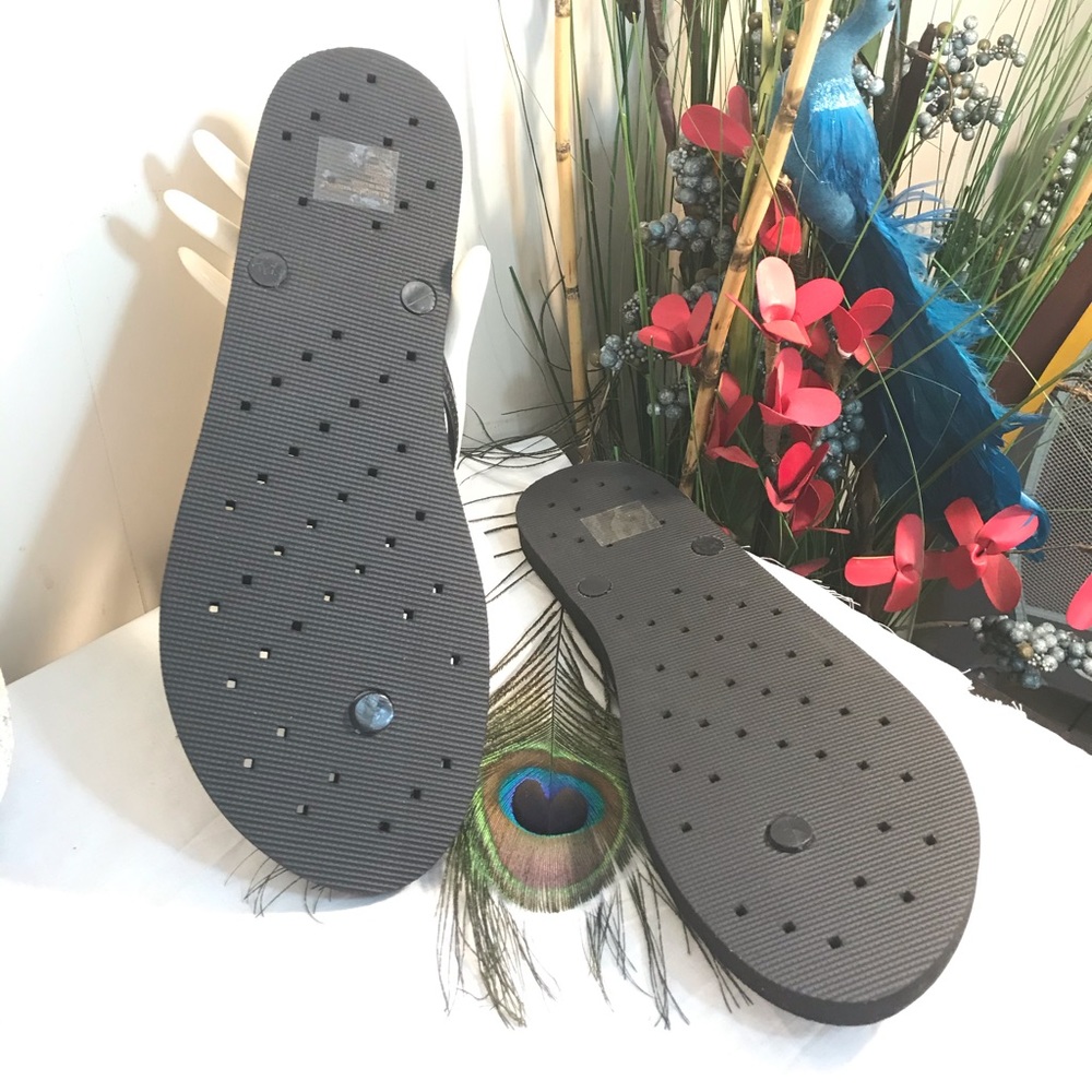 Room Essentials Shower Shoes - Picture 2 of 3